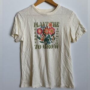 Graphic flower tee